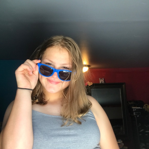 Meet your Posher, Mackenize - Picture 1 of 1